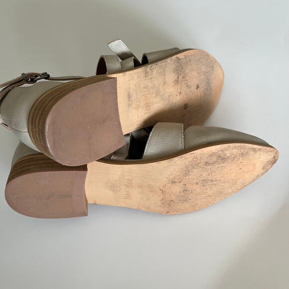 Mi.im Pointed Toe Leather Flat SZ 8.5 Natural White Strappy Edgy T-Strap - Picture 3 of 9